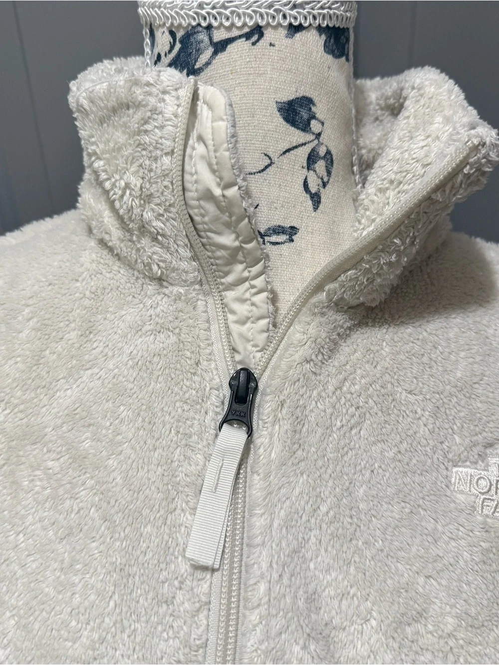 The North Face Ossito white 1/4zip ladies (medium) w/kangaroo pockets